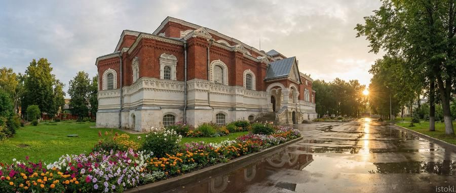 Ретропоезд для детей в гости к стеклодуву
