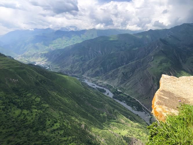 Каждый поворот — не дорога, а дверь в другой мир. И все они — настоящие