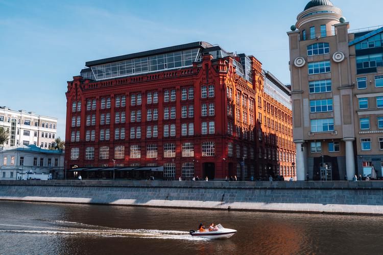 Поезд| Москва: тепло осени и дух праздника