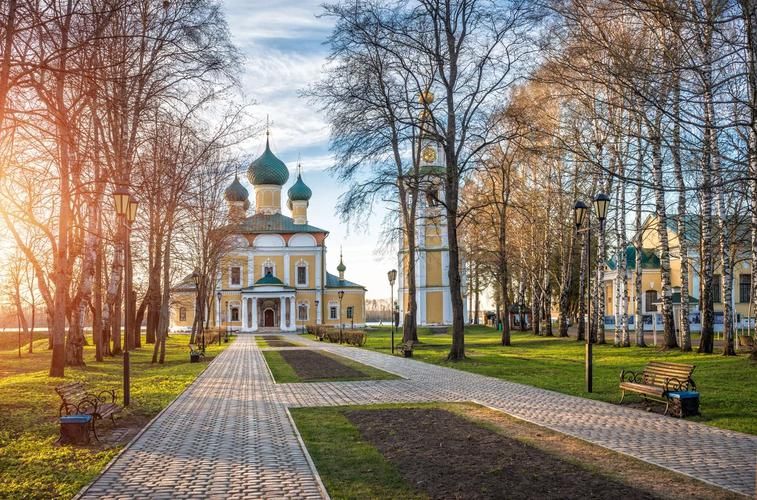 Автобус| Летние берега Волги: дыхание русской провинции