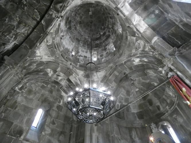 Новогодние гуляния в Армении: в гостях у религии, искусства и виноделия