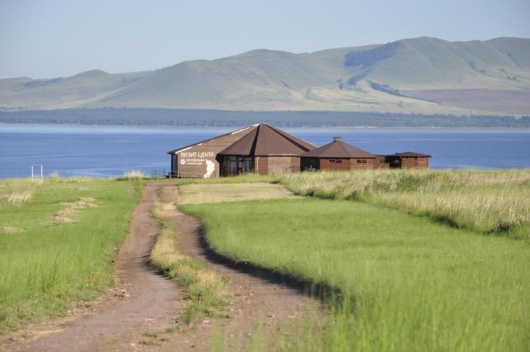 Край, где огонь и лёд танцуют в вечном диалоге