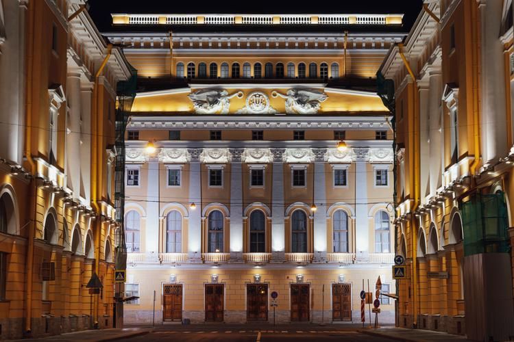 Петербургские мотивы: дворцы, мосты и белые ночи