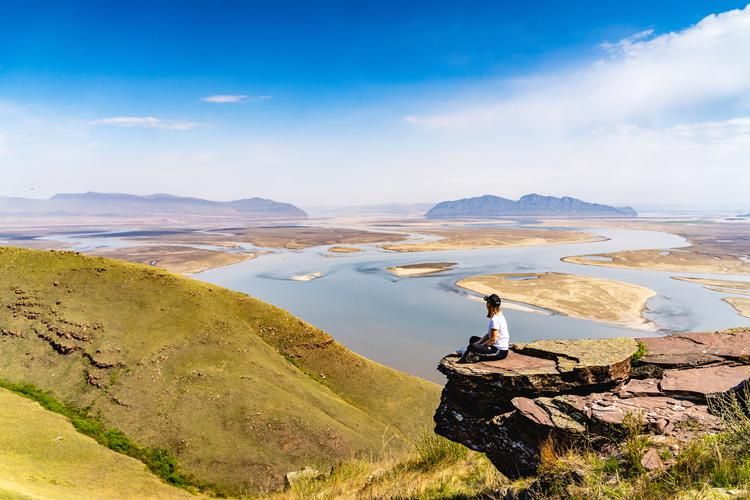 Териберка, где ветер рисует узоры на снегу